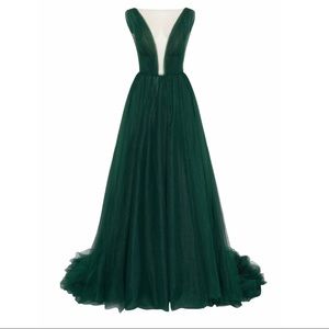 Milla Elegant Evening Gown in emerald green